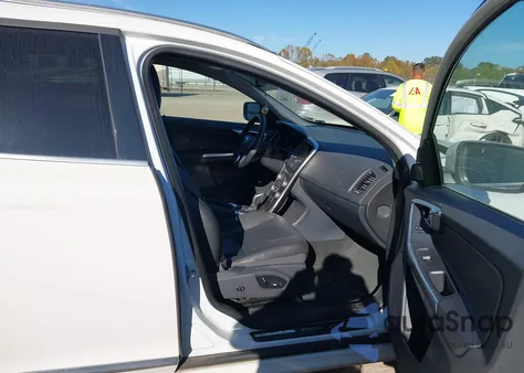 2016 Volvo Xc60 T5 Drive-E Premier из США, поврежденный, VIN YV440MDK4G2843893